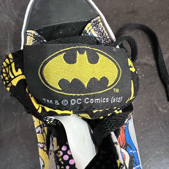 DC Converse BatGirl women’s size 8 low top - Picture 5 of 6